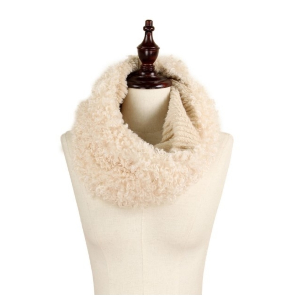 *Fuzzy Faux Fur Pink Tub Scarf